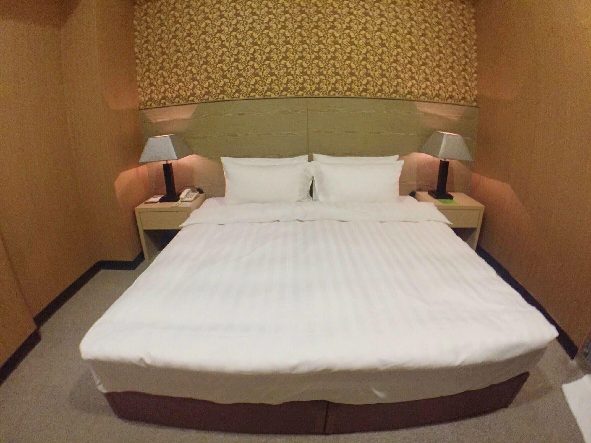 Royal Hotel Taipei Dış mekan fotoğraf